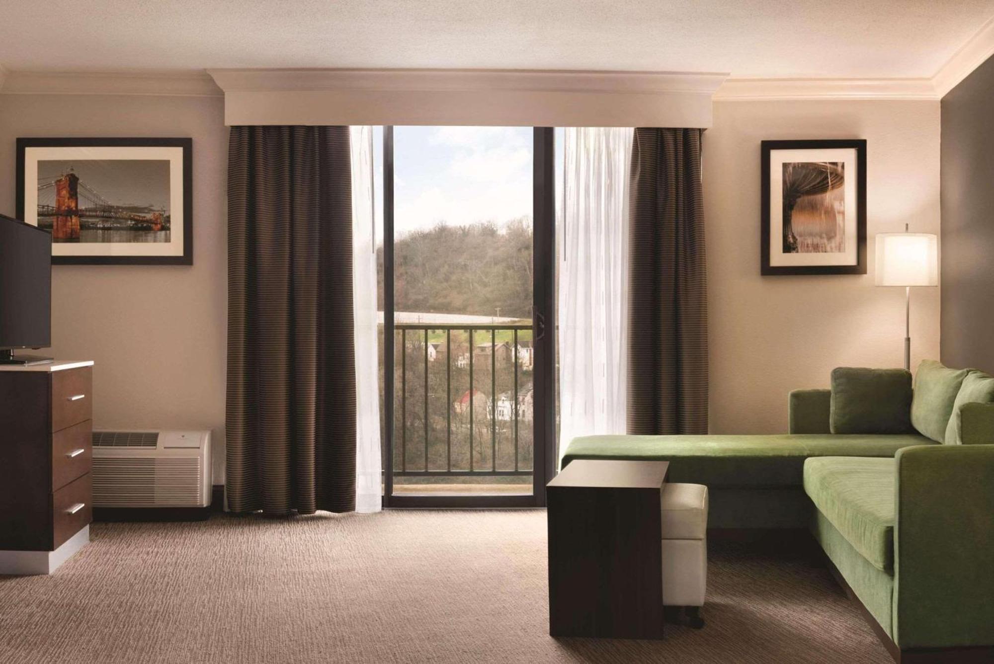 Radisson Cincinnati Covington海滨酒店